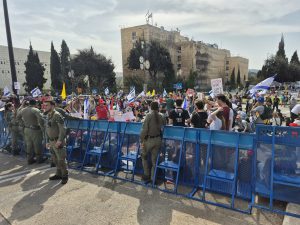 האם אנו קרובים להכרעת ויכוח בן 80?