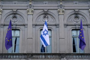 קולוניאליזם בלבוש דיפלומטי