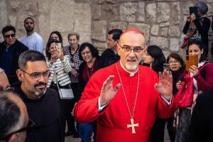 חברה שאינה מגינה על חופש הפולחן של מיעוטיה, מערערת את יסודותיה שלה