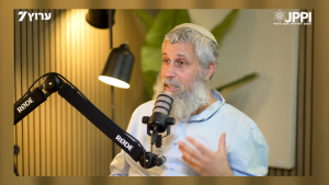 פודקאסט 'חוקה רזה' | הרב תמיר גרנות על האפשרות לצמוח מתוך המשברים