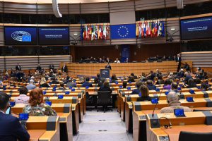 צביעות מדעית וטהרנות מוסרית: אירופה חזרה לסמן מרצים